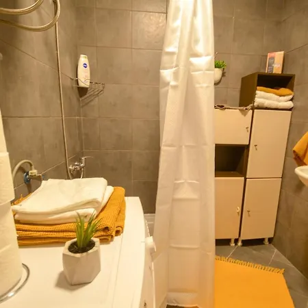 Misha - Cozy Place To In Apartment